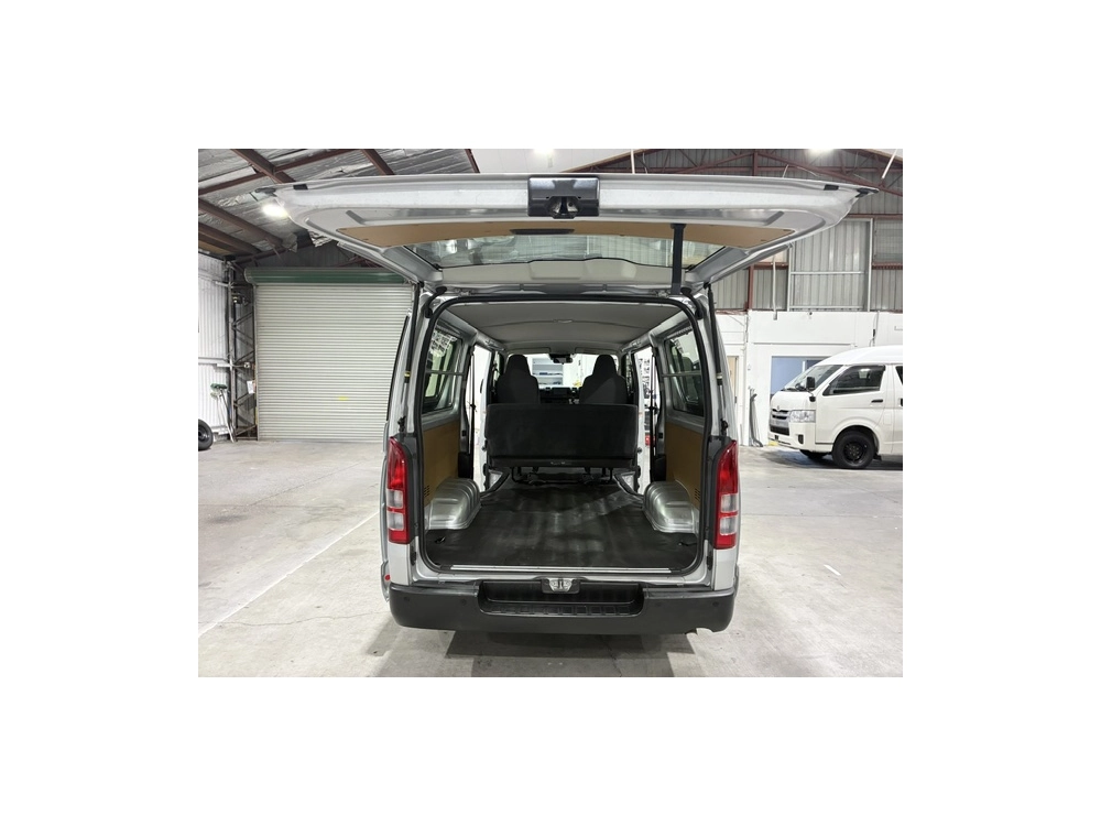 2021 Toyota Hiace 4X4 Facelift Model / ONLY 75km / 6 SEATER