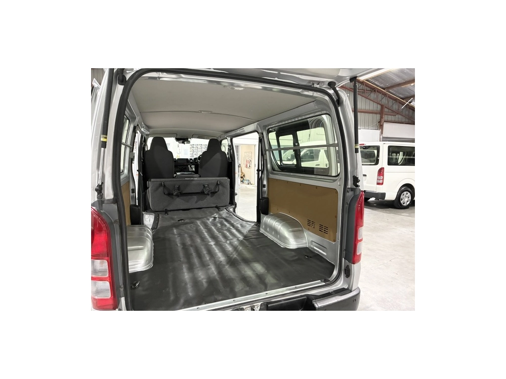 2021 Toyota Hiace 4X4 Facelift Model / ONLY 75km / 6 SEATER