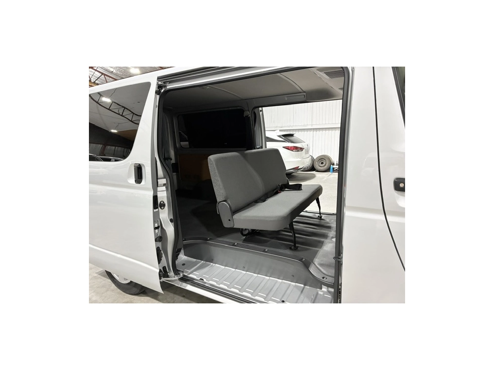 2018 Toyota Hiace =4X4= GL PACKAGE!! 6 SEATERS / FULL OPTIONS!!