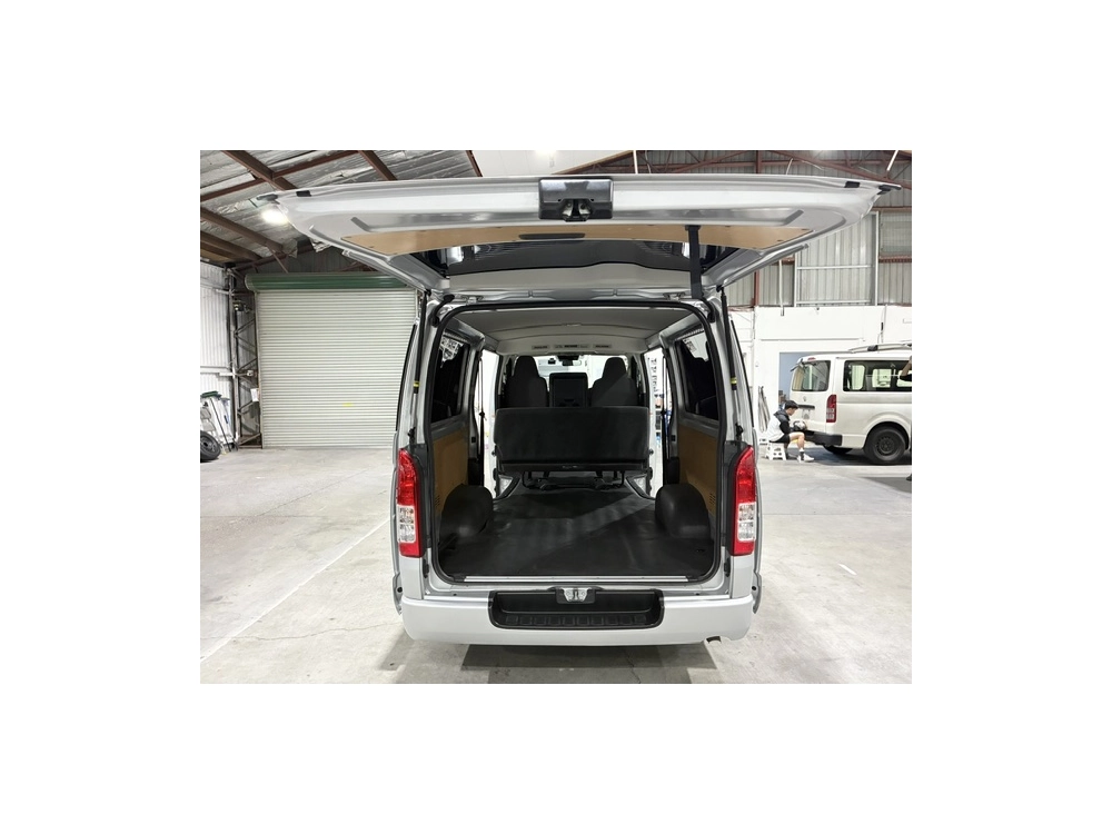 2018 Toyota Hiace =4X4= GL PACKAGE!! 6 SEATERS / FULL OPTIONS!!
