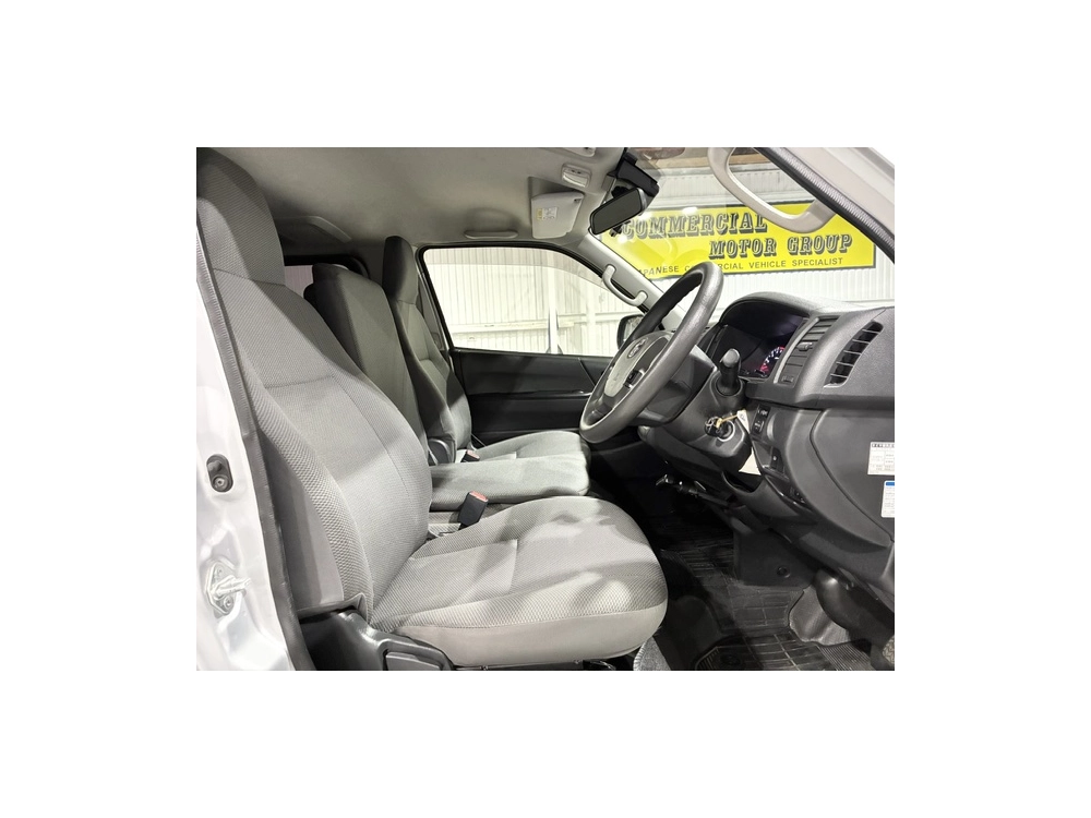 2018 Toyota Hiace =4X4= GL PACKAGE!! 6 SEATERS / FULL OPTIONS!!
