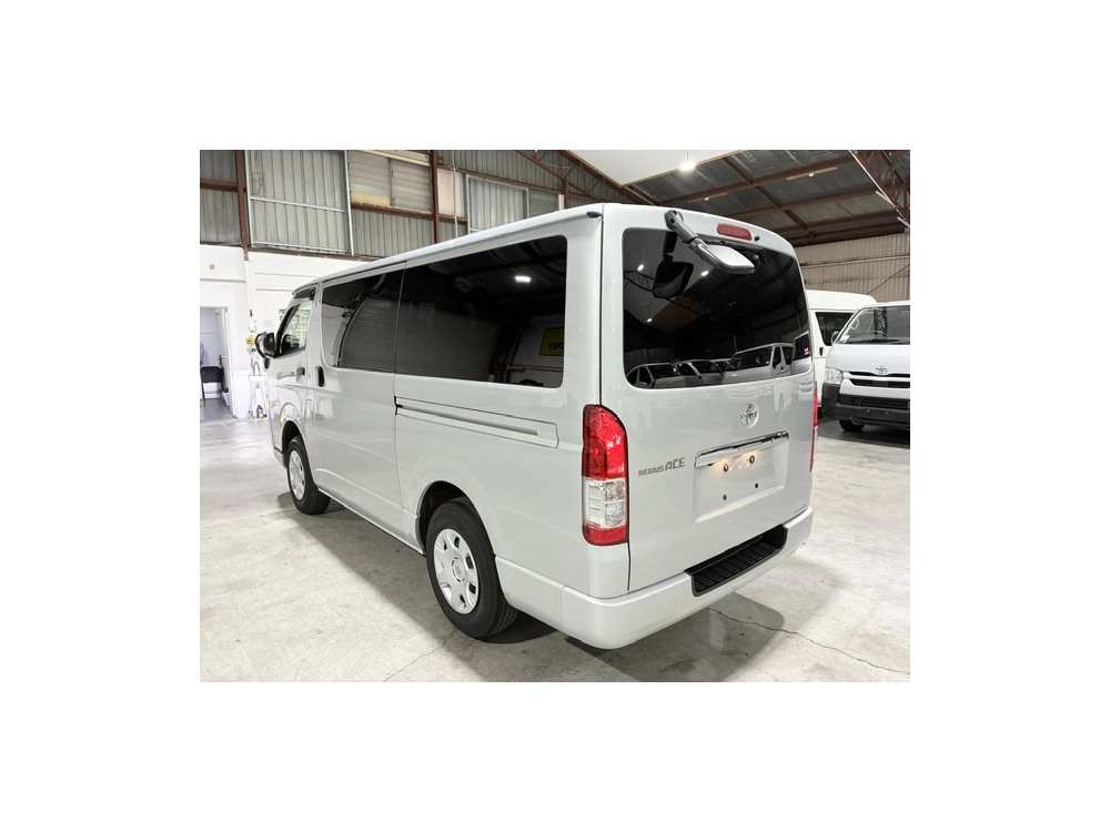 2018 Toyota Hiace =4X4= GL PACKAGE!! 6 SEATERS / FULL OPTIONS!!