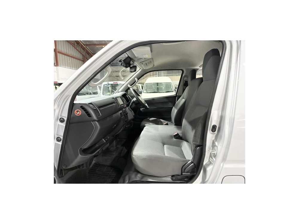 2018 Toyota Hiace =4X4= GL PACKAGE!! 6 SEATERS / FULL OPTIONS!!