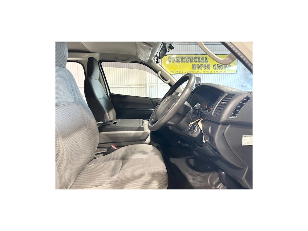 2016 Toyota Hiace 6 Seater $1000 REDUCED for Fuel Inflation