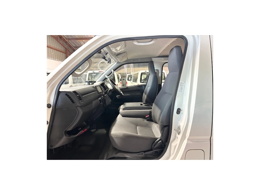 2016 Toyota Hiace 6 Seater $1000 REDUCED for Fuel Inflation