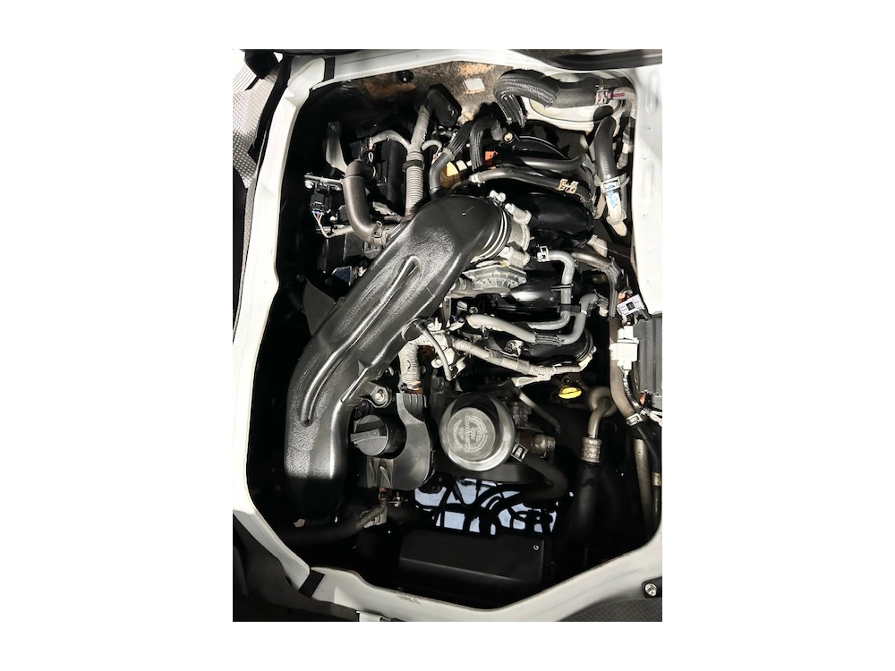 2016 Toyota Hiace 6 Seater $1000 REDUCED for Fuel Inflation