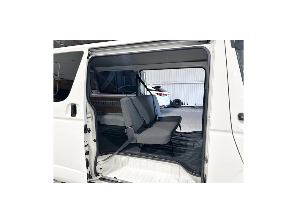 2016 Toyota Hiace 6 Seater $1000 REDUCED for Fuel Inflation