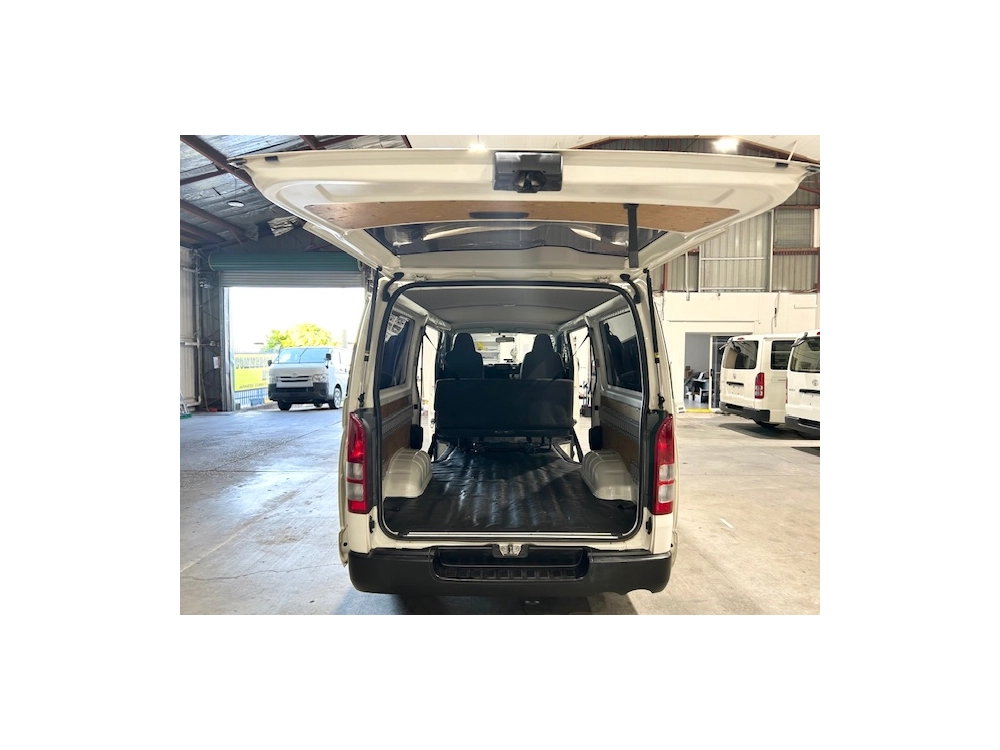 2016 Toyota Hiace 6 Seater $1000 REDUCED for Fuel Inflation