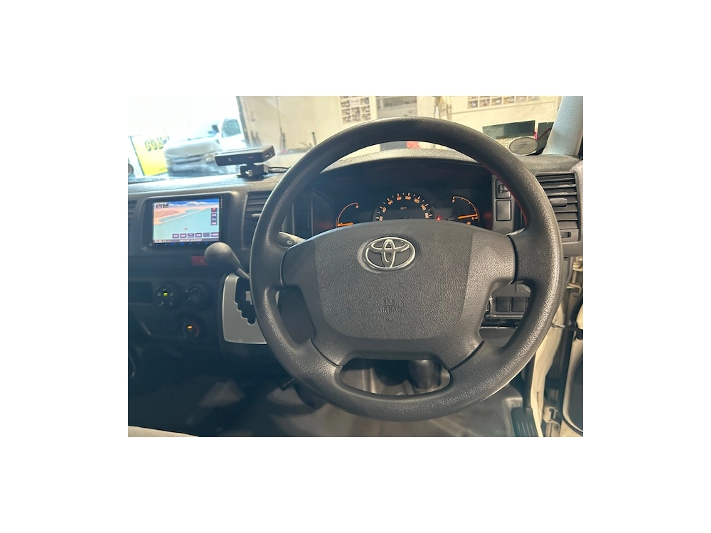 2016 Toyota Hiace 6 Seater $1000 REDUCED for Fuel Inflation