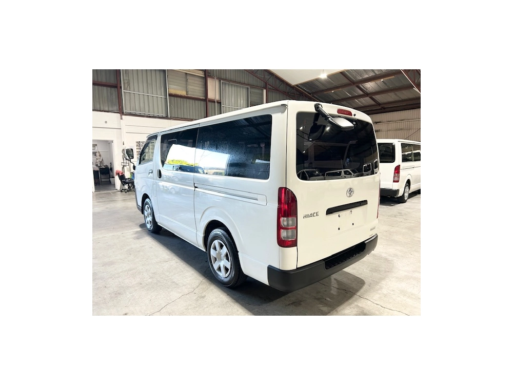 2016 Toyota Hiace 6 Seater $1000 REDUCED for Fuel Inflation