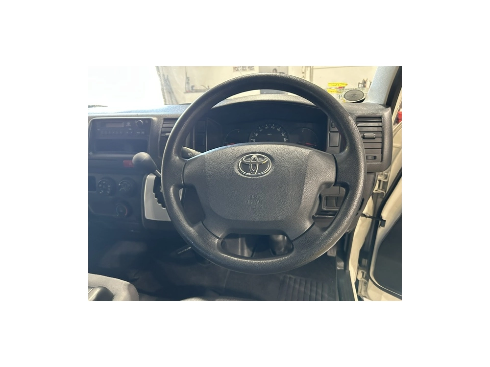 2017 Toyota Hiace =ONLY 80kms= *** $1000 DISCOUNTED for FUEL