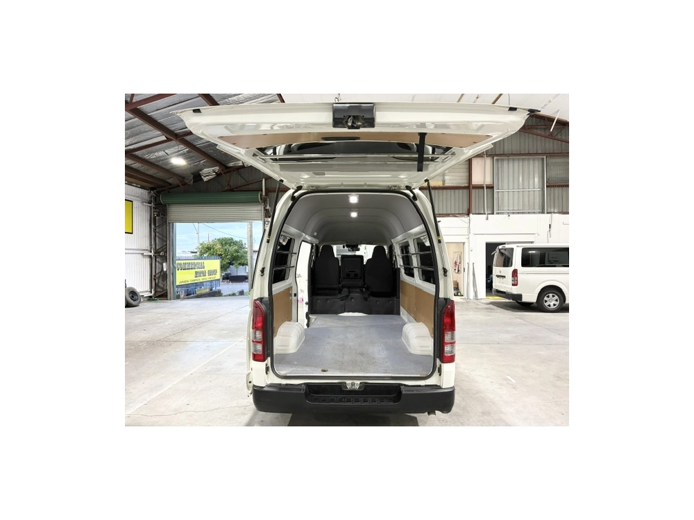 2022 Toyota Hiace RARE HIGHROOF 4X4 DIESEL!!! 