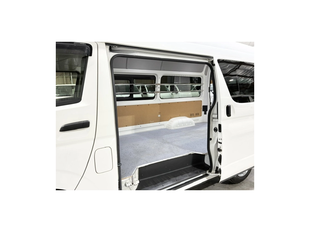 2022 Toyota Hiace RARE HIGHROOF 4X4 DIESEL!!! 