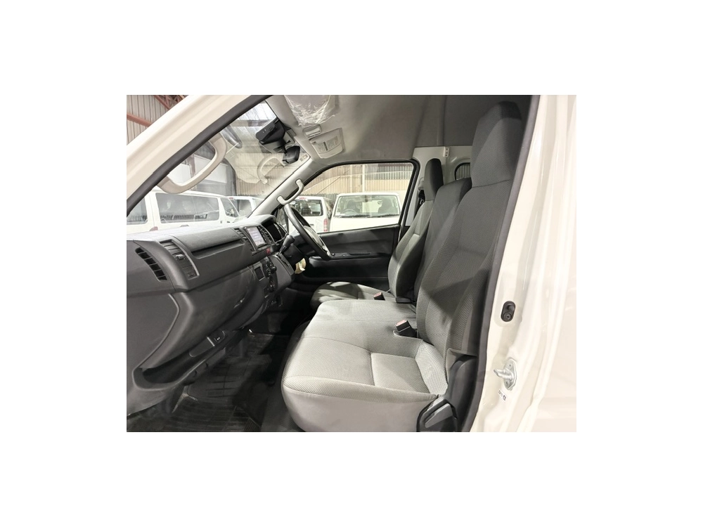 2022 Toyota Hiace RARE HIGHROOF 4X4 DIESEL!!! 