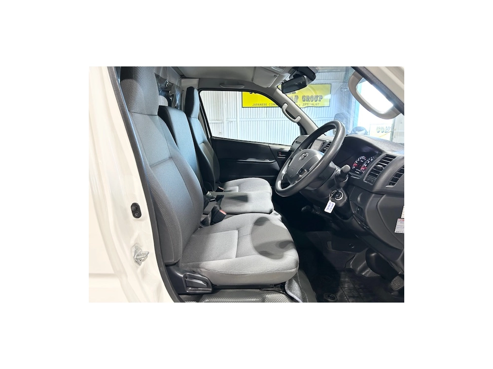 2018 TOYOTA HIACE LWB ** $4000 REDUCED** 6 SEATERS !!