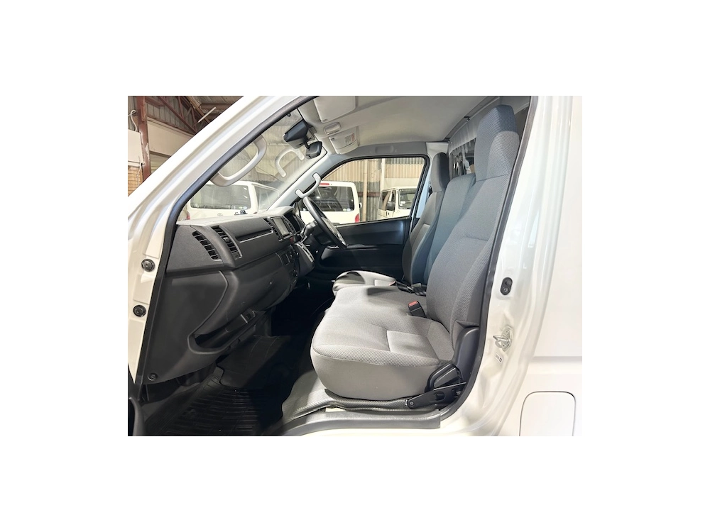 2018 TOYOTA HIACE LWB ** $4000 REDUCED** 6 SEATERS !!