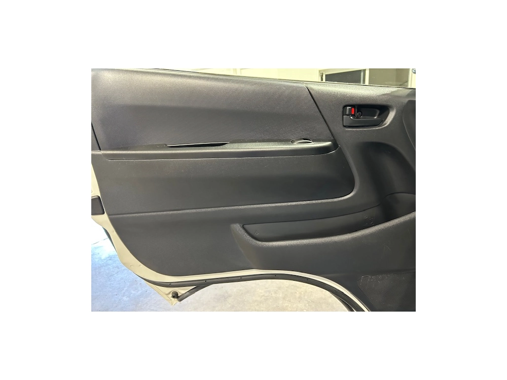 2018 TOYOTA HIACE LWB ** $4000 REDUCED** 6 SEATERS !!
