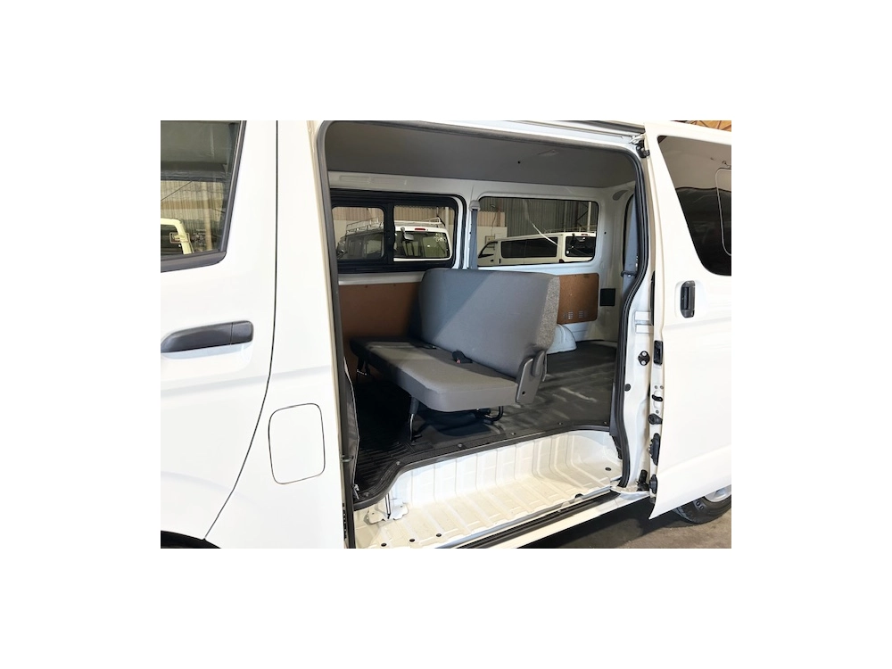 2018 TOYOTA HIACE LWB ** $4000 REDUCED** 6 SEATERS !!