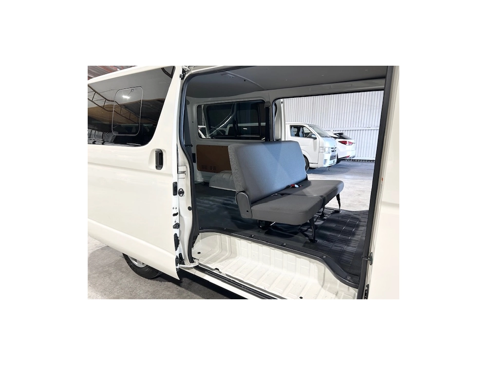 2018 TOYOTA HIACE LWB ** $4000 REDUCED** 6 SEATERS !!