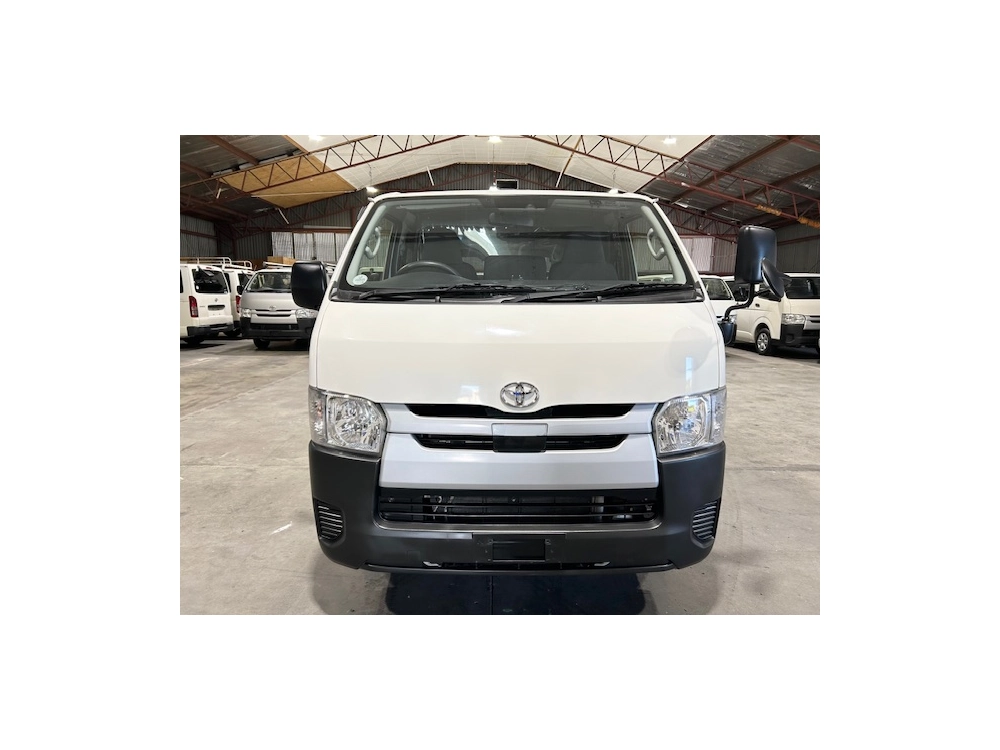2018 TOYOTA HIACE LWB ** $4000 REDUCED** 6 SEATERS !!