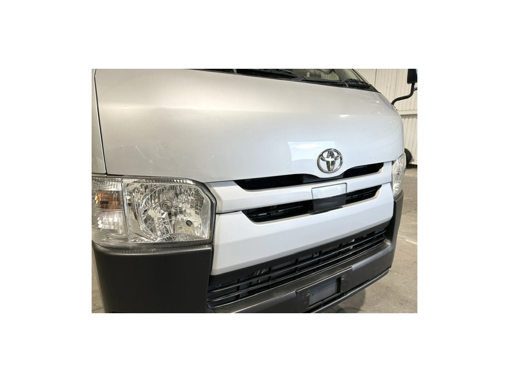 2019 Toyota Hiace =4X4= Super Low 84kms !!