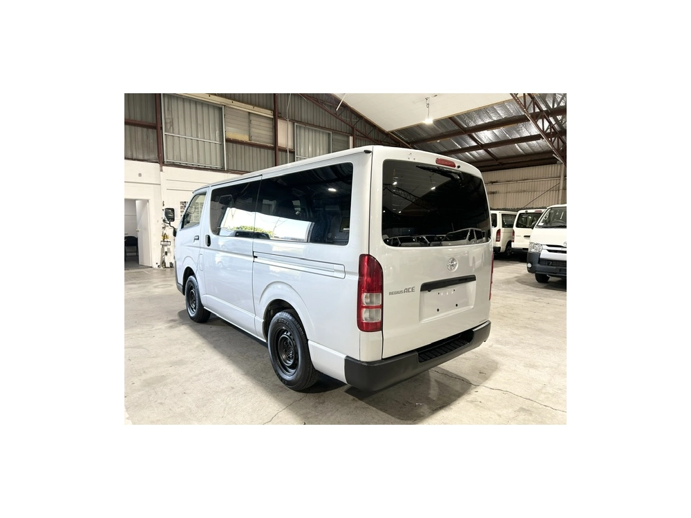 2019 Toyota Hiace =4X4= Super Low 84kms !!