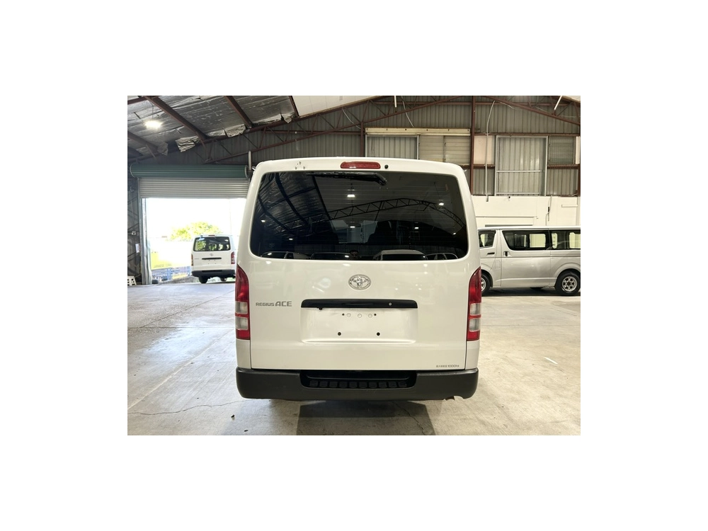 2019 Toyota Hiace =4X4= Super Low 84kms !!