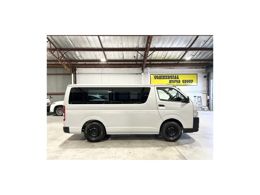 2019 Toyota Hiace =4X4= Super Low 84kms !!