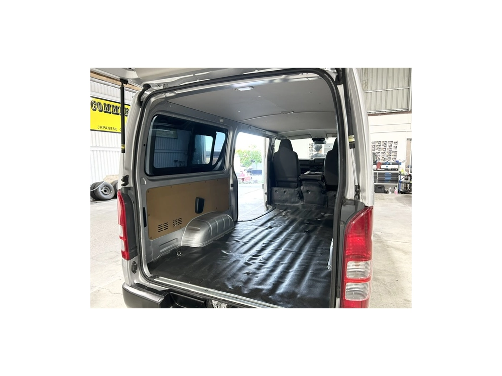 2019 Toyota Hiace =4X4= Super Low 84kms !!