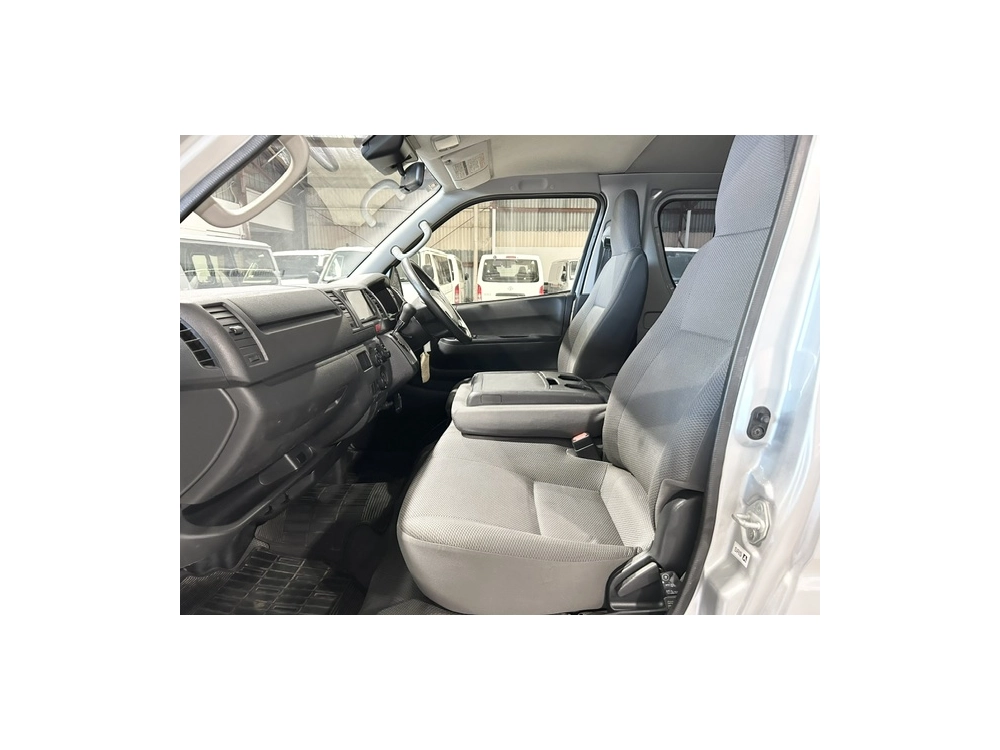 2019 Toyota Hiace =4X4= Super Low 84kms !!