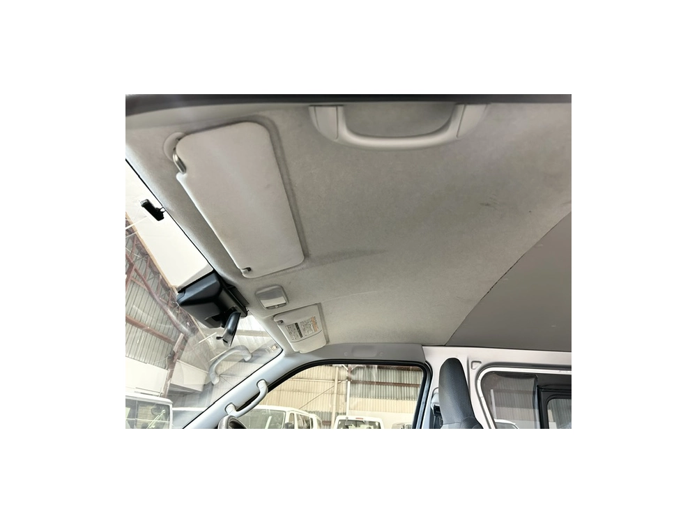 2019 Toyota Hiace =4X4= Super Low 84kms !!