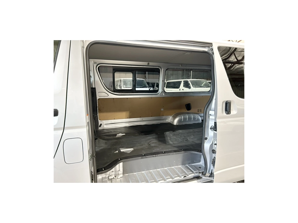 2019 Toyota Hiace =4X4= Super Low 84kms !!