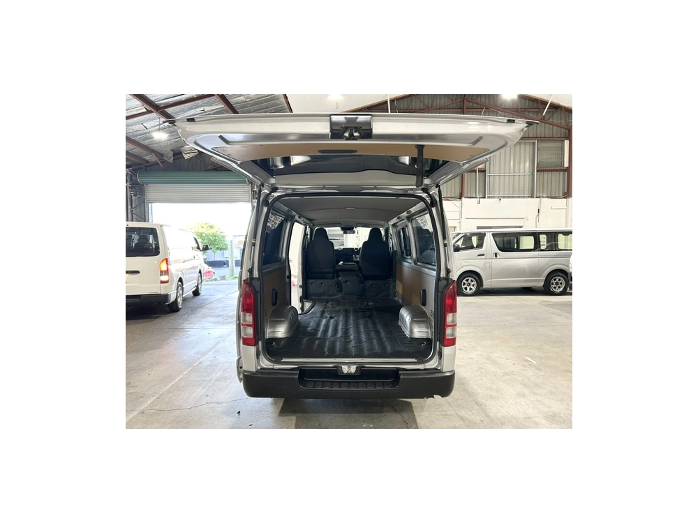 2019 Toyota Hiace =4X4= Super Low 84kms !!
