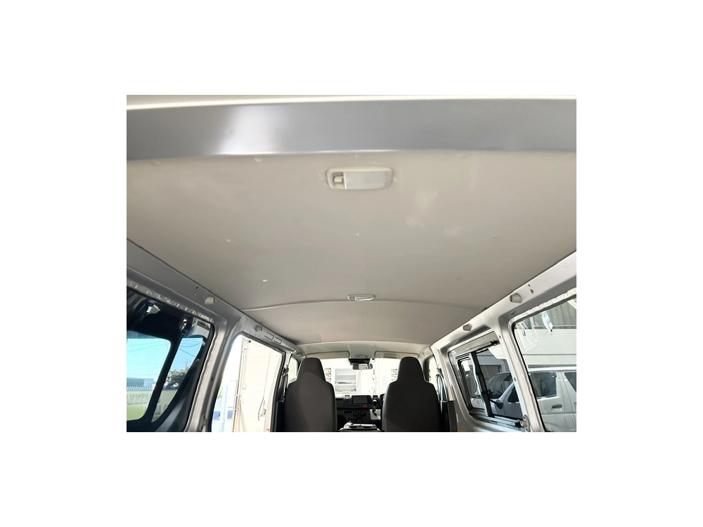 2019 Toyota Hiace =4X4= Super Low 84kms !!