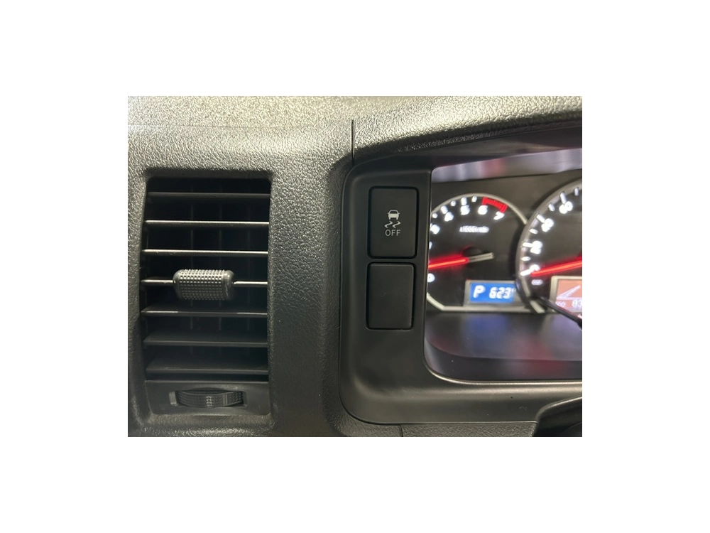 2018 Toyota Hiace = 6 Seaters = $1000 DISCOUNTED for FUEL