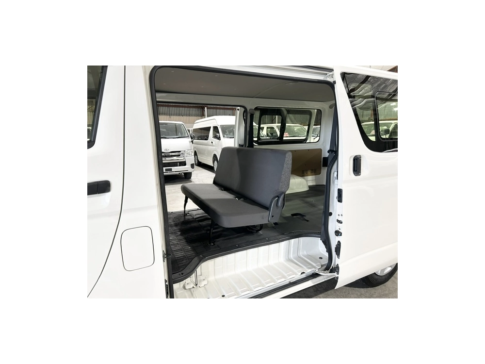 2018 Toyota Hiace = 6 Seaters = $1000 DISCOUNTED for FUEL