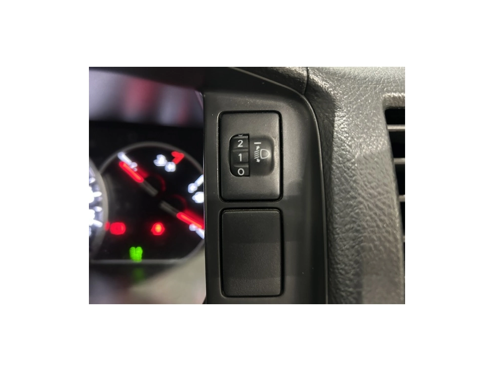 2018 Toyota Hiace = 6 Seaters = $1000 DISCOUNTED for FUEL