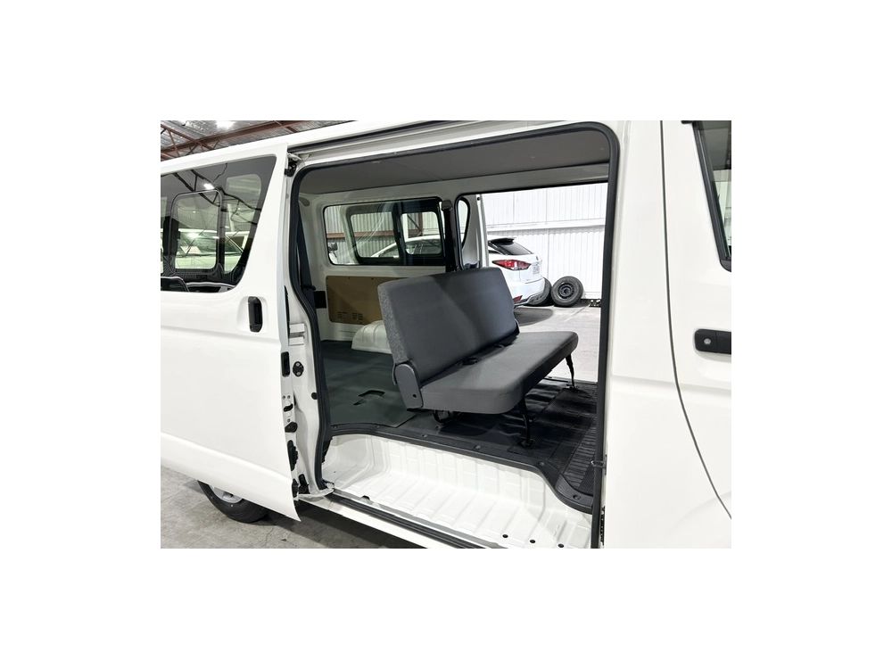 2018 Toyota Hiace = 6 Seaters = $1000 DISCOUNTED for FUEL