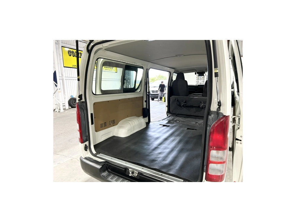 2018 Toyota Hiace = 6 Seaters = $1000 DISCOUNTED for FUEL