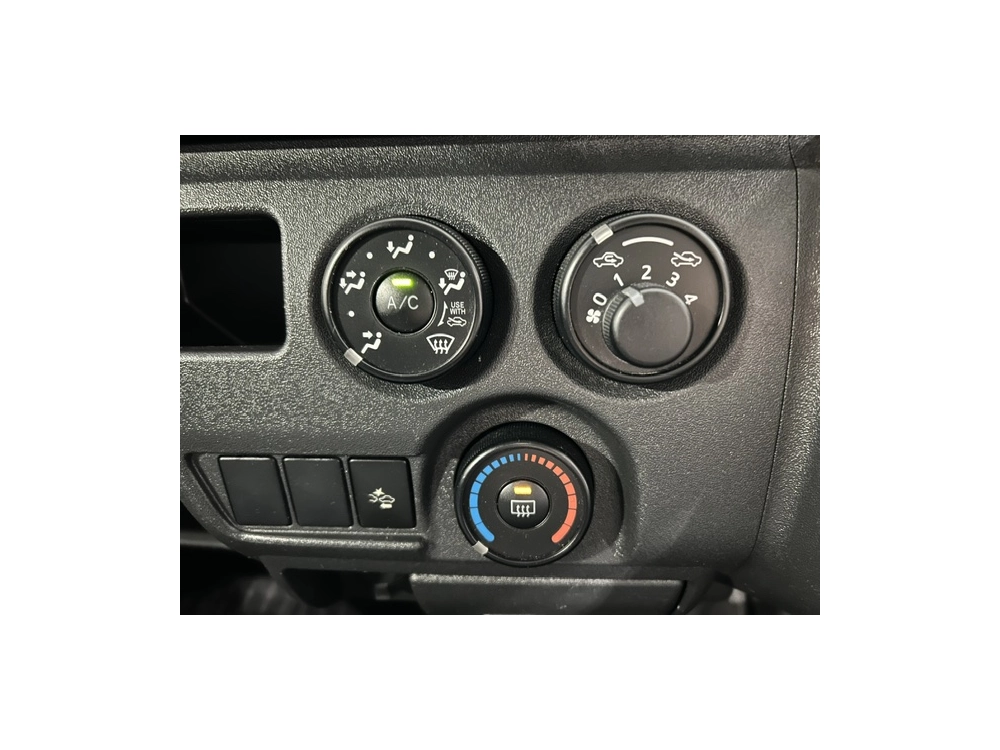 2018 Toyota Hiace = 6 Seaters = $1000 DISCOUNTED for FUEL