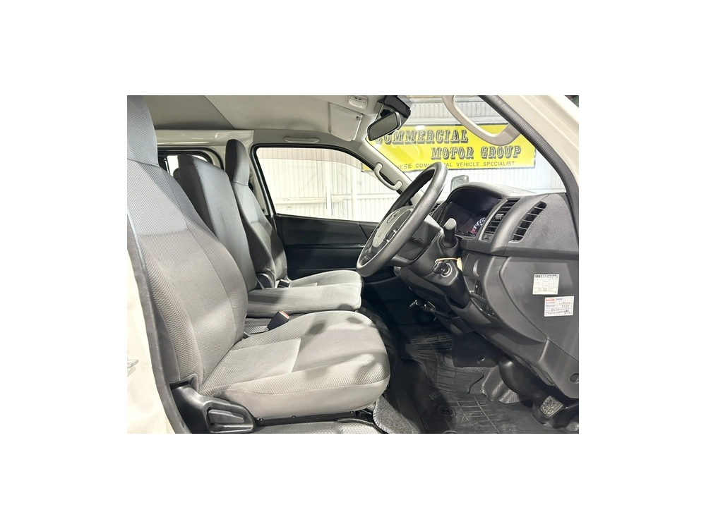 2018 Toyota Hiace = 6 Seaters = $1000 DISCOUNTED for FUEL