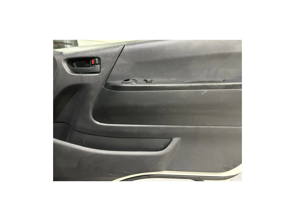 2018 Toyota Hiace = 6 Seaters = $1000 DISCOUNTED for FUEL