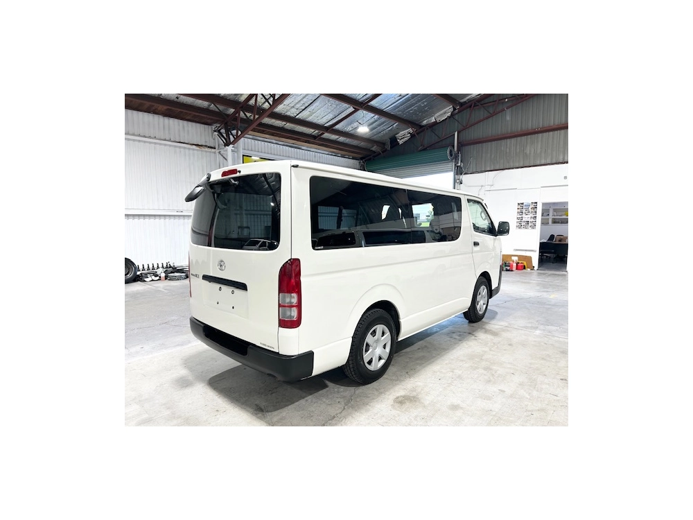 2019 Toyota Hiace == 6 / 9 Seters = $1000 REDUCED for Fuel