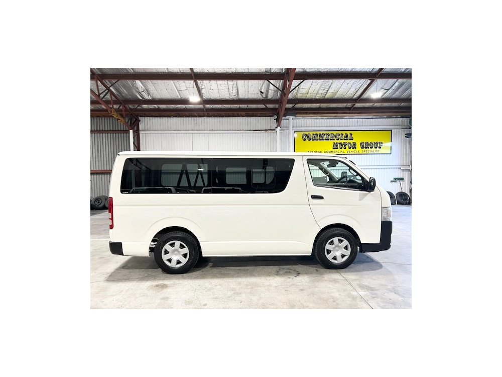 2019 Toyota Hiace == 6 / 9 Seters = $1000 REDUCED for Fuel