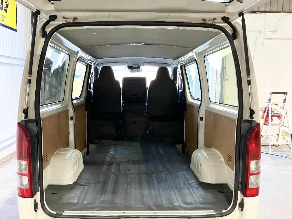 2018 Toyota Hiace 2.8L DIESEL TURBO **2 SLIDING DOORS**3