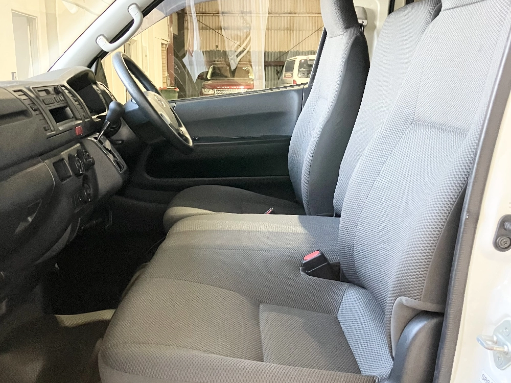 2018 Toyota Hiace 2.8L DIESEL TURBO **2 SLIDING DOORS**3