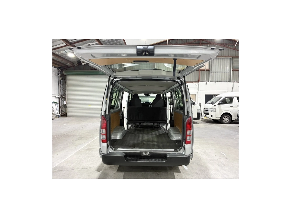 2021 Toyota Hiace Facelift Model / 4X4 / 6 SEATER