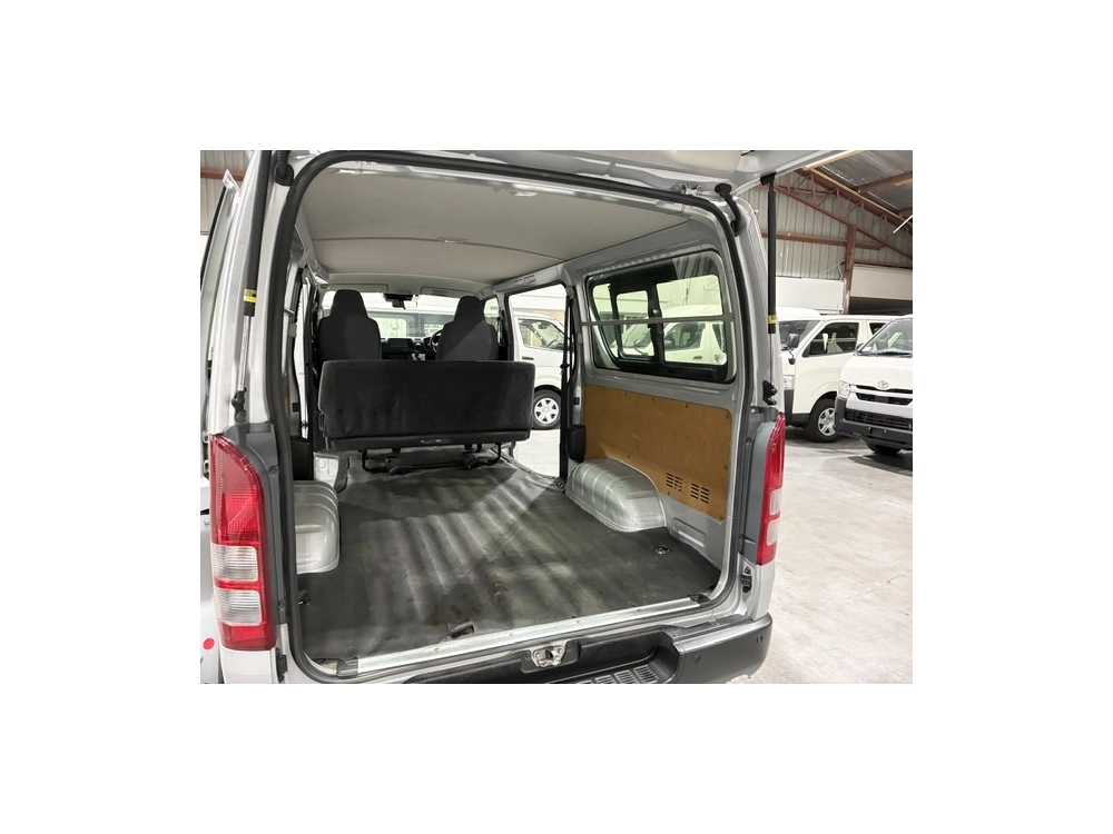 2021 Toyota Hiace Facelift Model / 4X4 / 6 SEATER