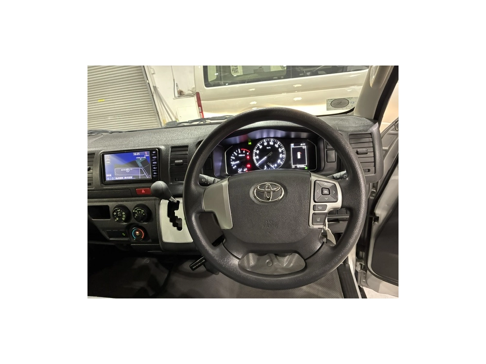 2021 Toyota Hiace Facelift Model / 4X4 / 6 SEATER