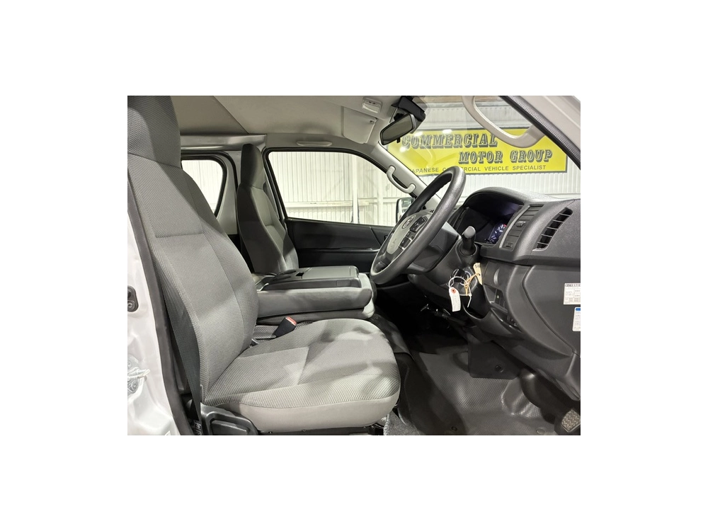 2021 Toyota Hiace Facelift Model / 4X4 / 6 SEATER